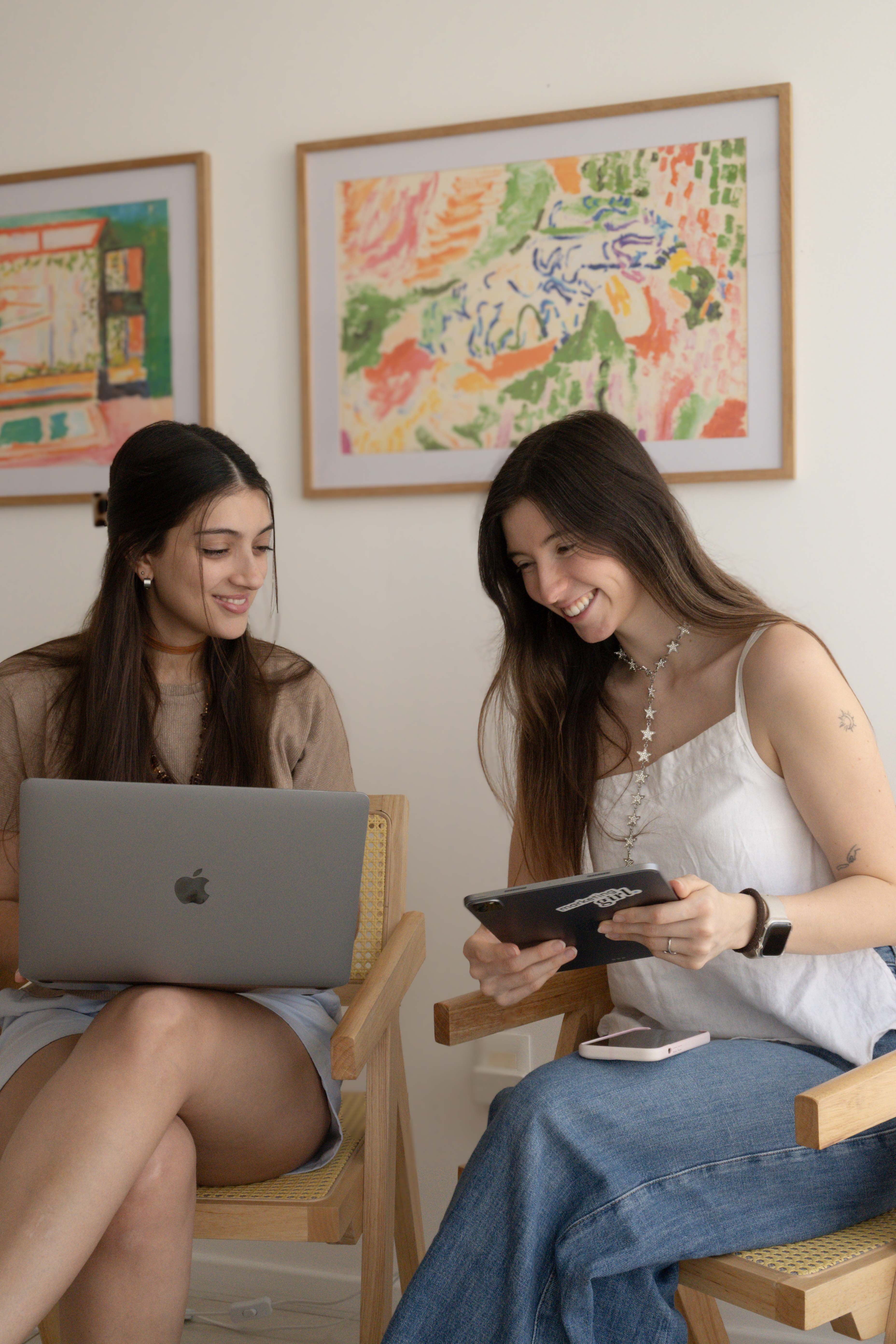 Nadia Alfaro y Tatiana Delgado, socias de fragma, trabajando juntas
